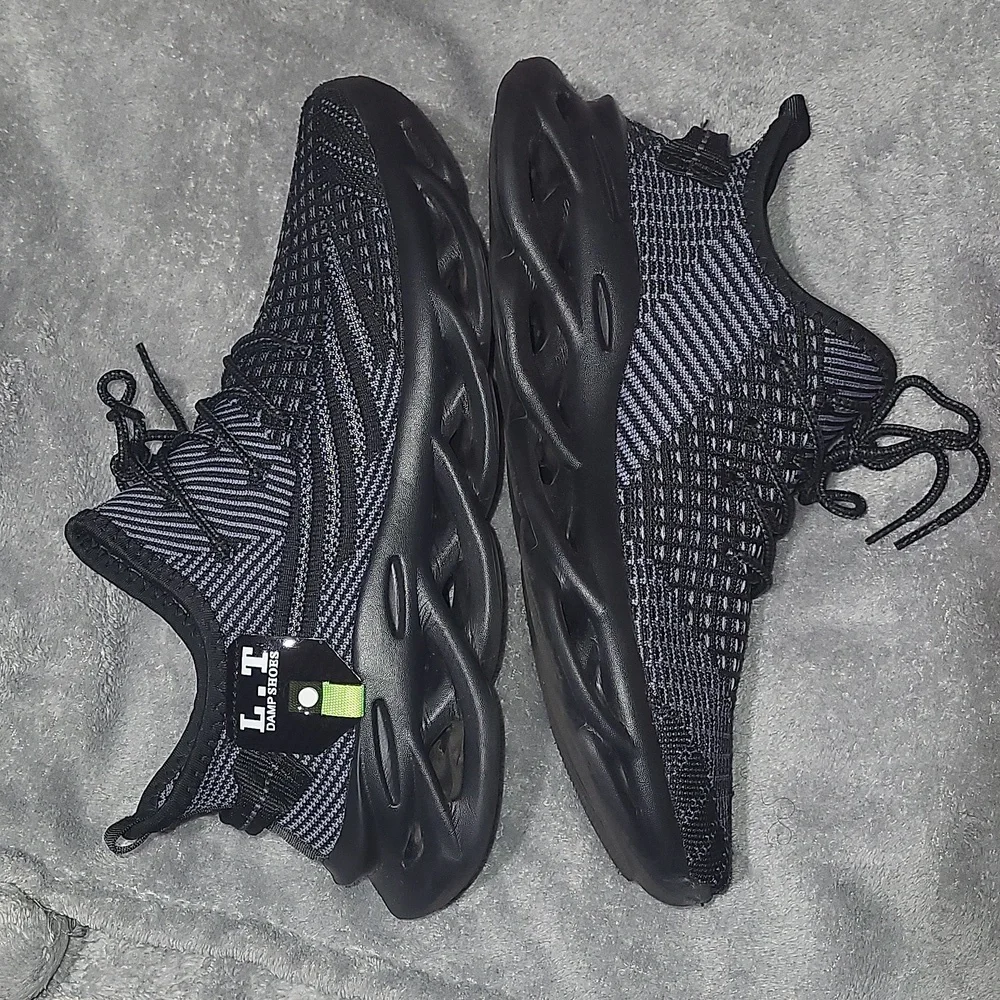 Shoes - Picture 2 of 6